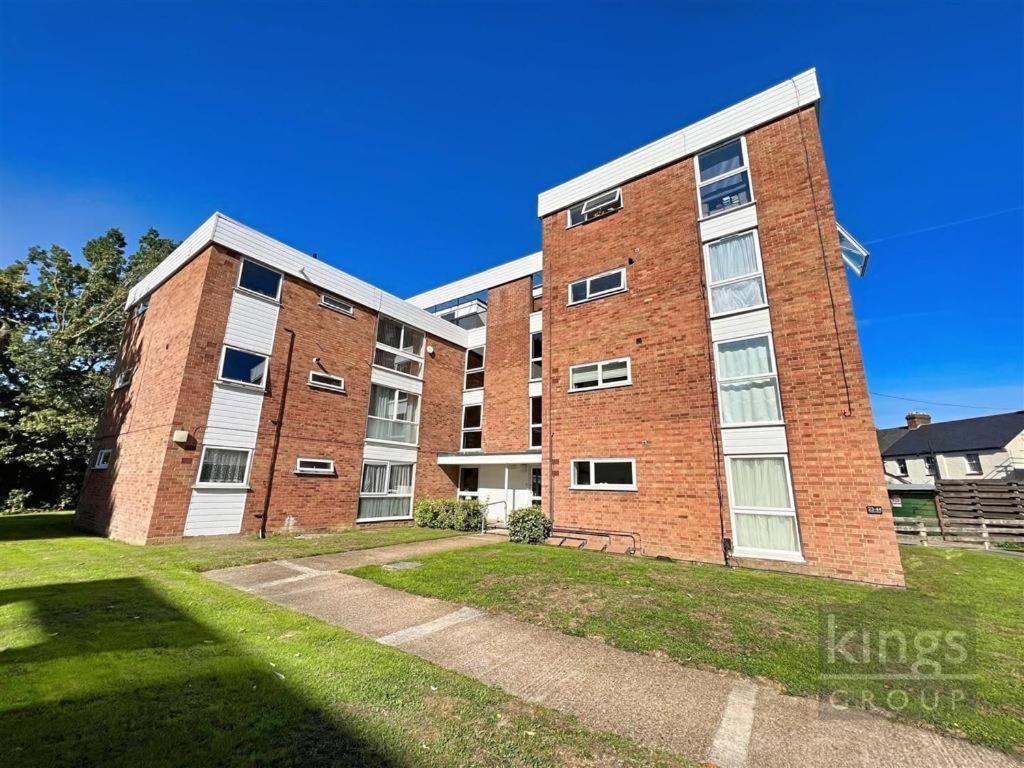 A Cosy 1 Bedroom Apartment Enfield Exterior photo