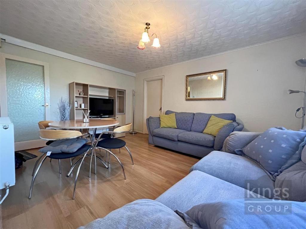 A Cosy 1 Bedroom Apartment Enfield Exterior photo